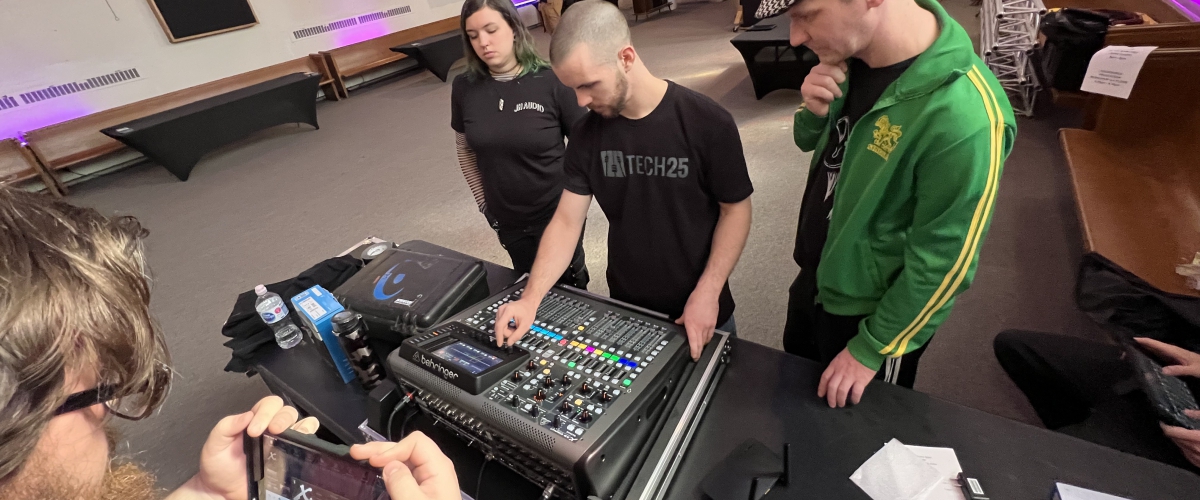 Have you ever wanted to become a live sound engineer? Banner Image